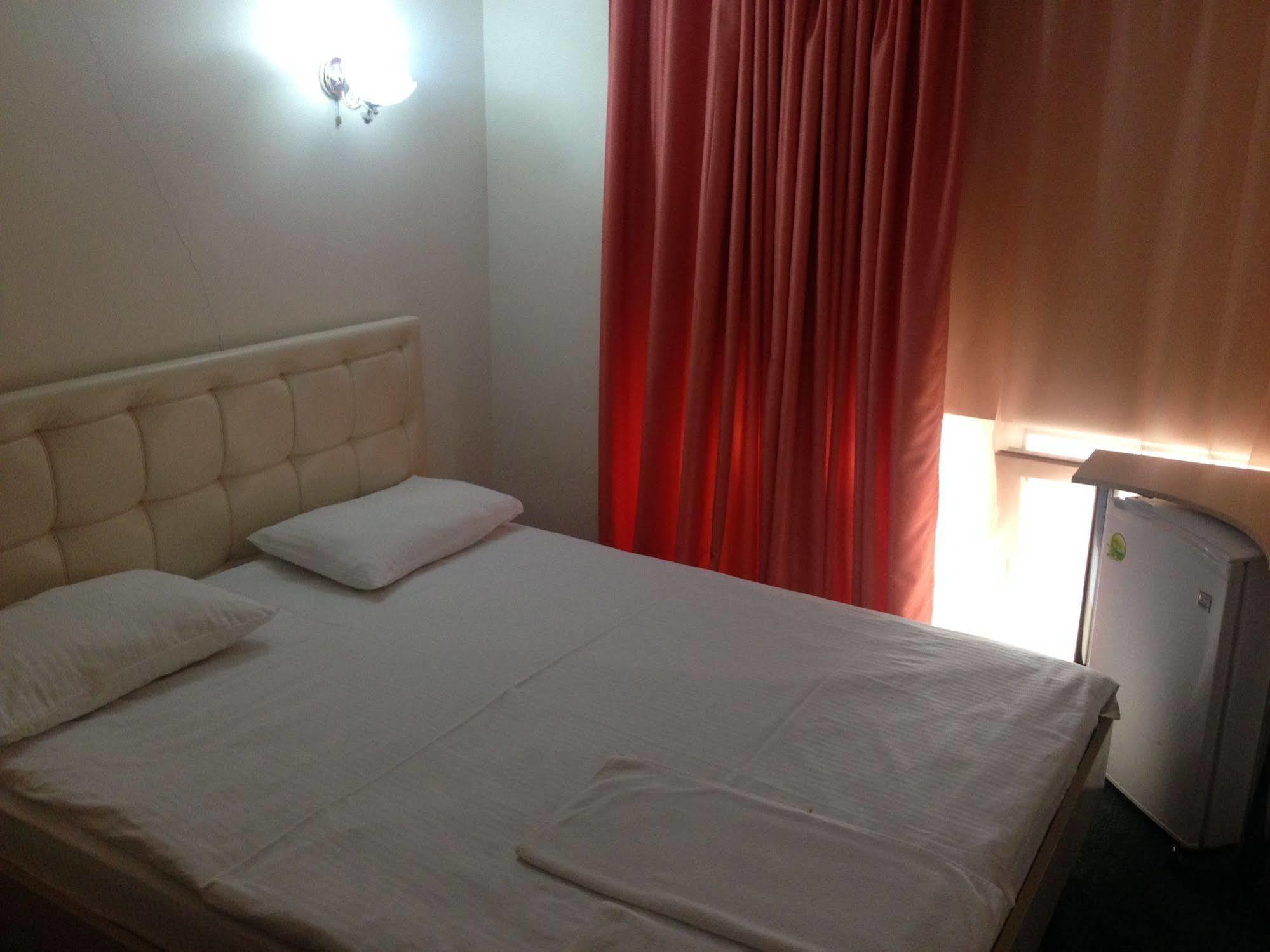 Bayterek Hotel Astana Buitenkant foto