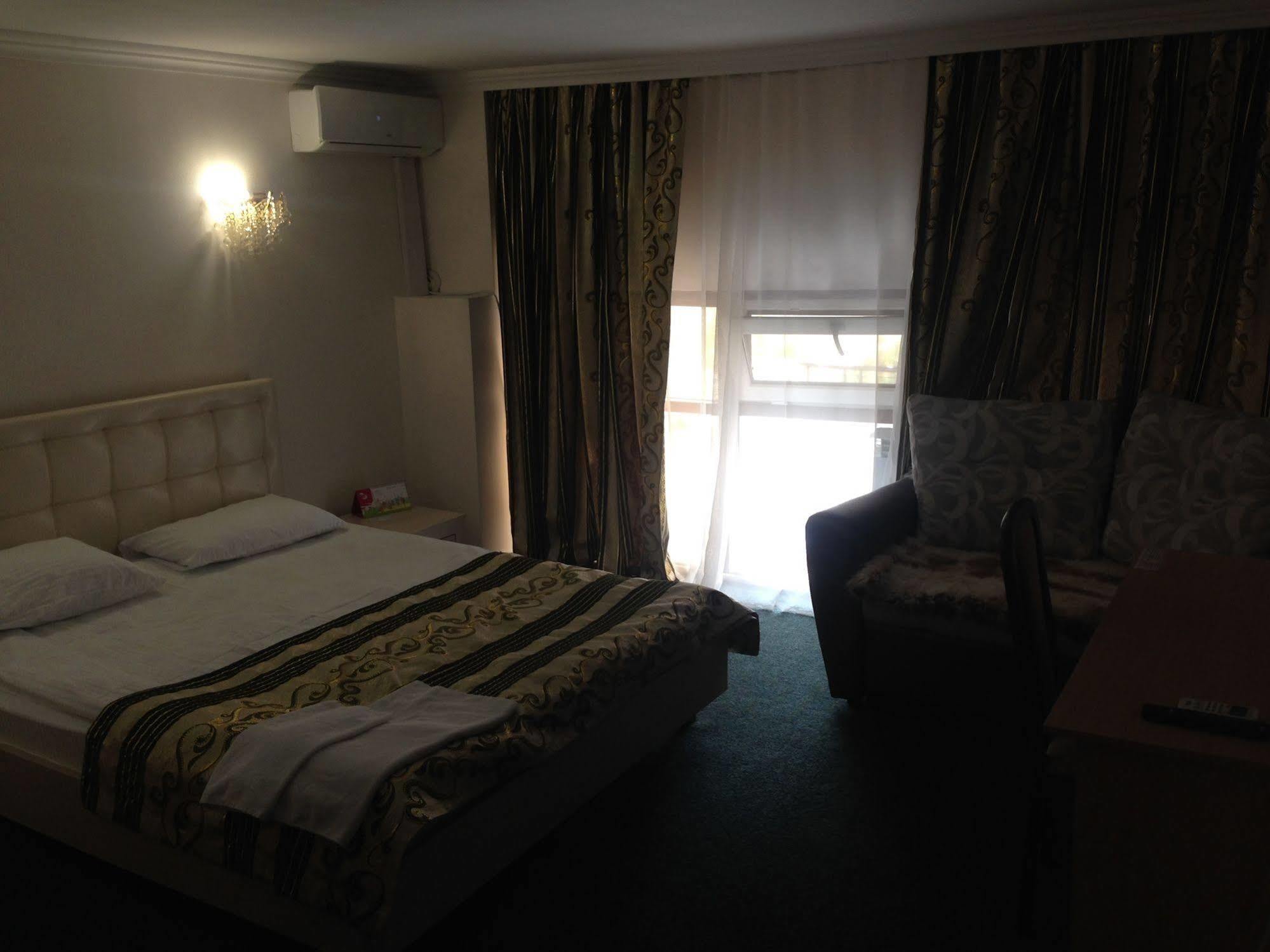 Bayterek Hotel Astana Buitenkant foto