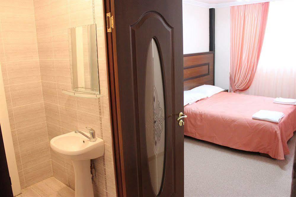 Bayterek Hotel Astana Buitenkant foto